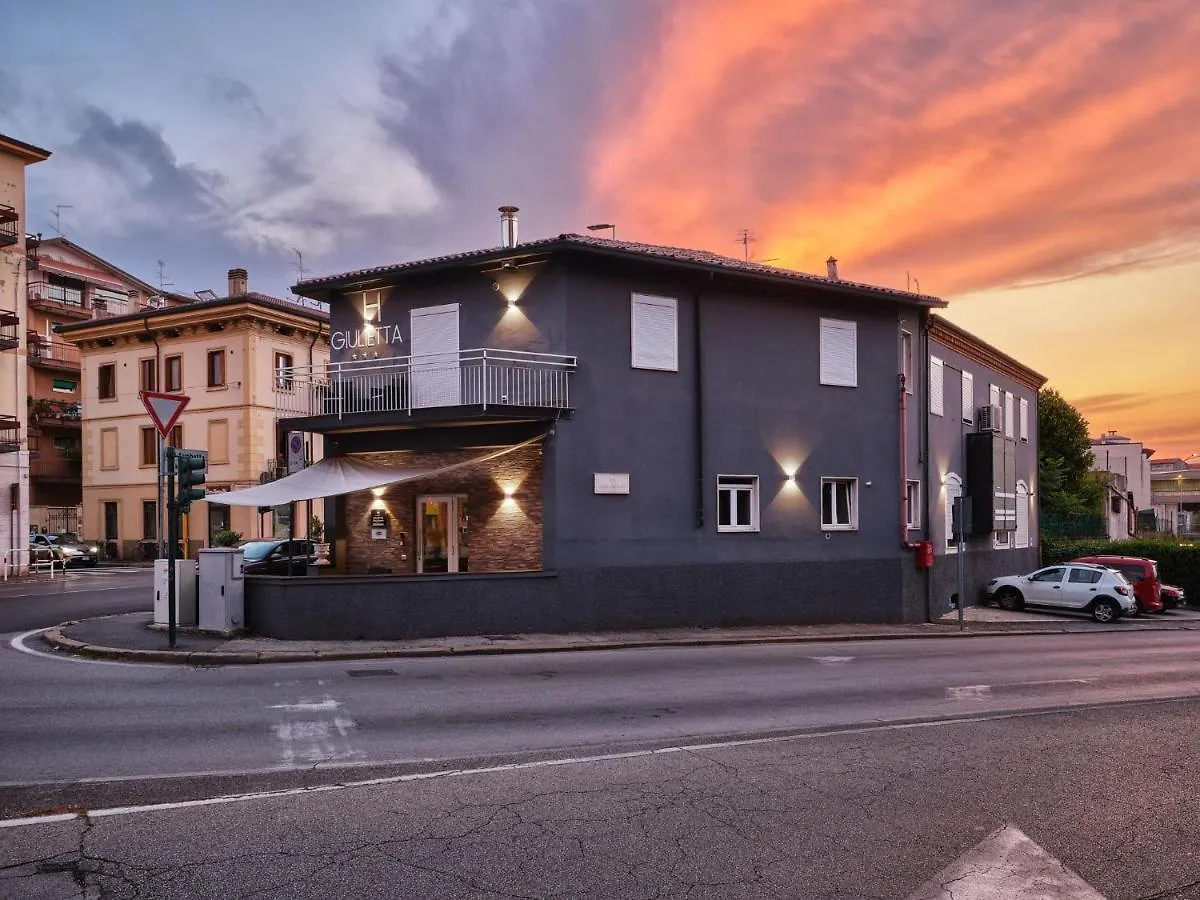 Hotel Giulietta Verona 3*,  Italy
